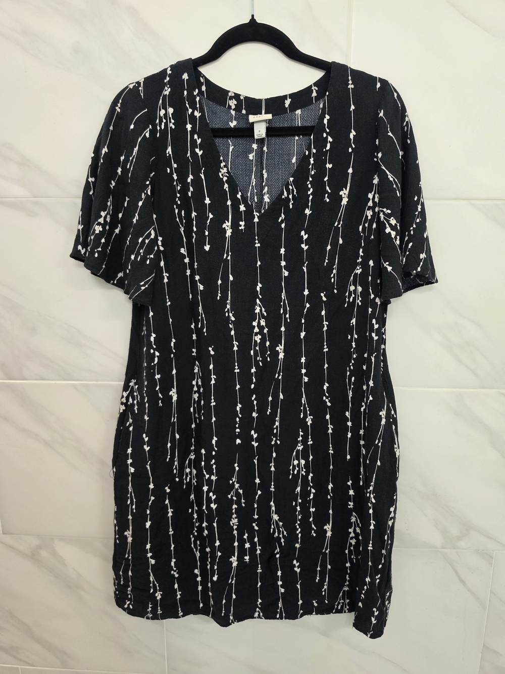 a new day Black V-Neck Short Sleeve Tunic with White Vine Print